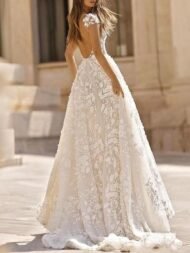 A-Line/Princess Sweep/Brush Train V-neck Applique Tulle Short Sleeves Wedding Dresses - Image 2